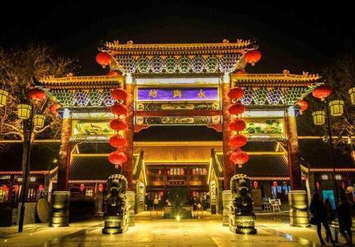 在西安城墙吃瓜,夏日吃瓜趣事多