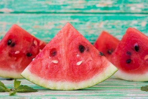 吃瓜文案讽刺朋友,揭秘朋友圈里的“吃瓜”讽刺大戏